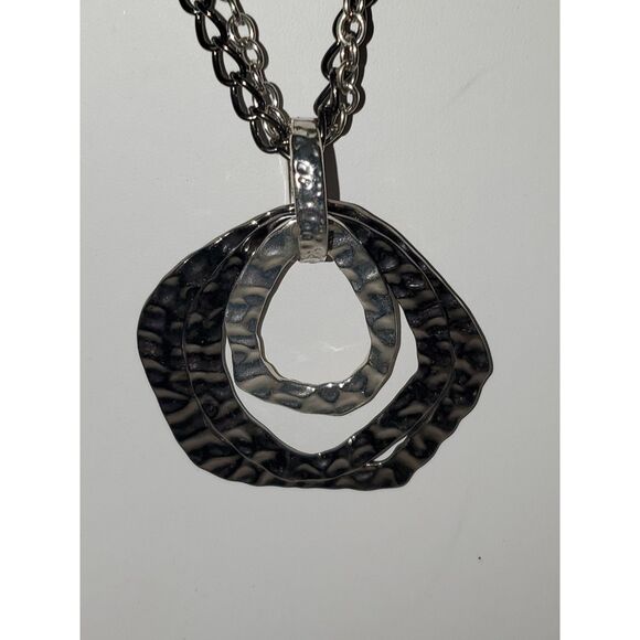 A Women's Necklace Chunky Hammered Metal Brutalist Power Statement Silver Tone - Picture 2 of 8